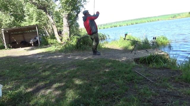 Ловля карпа на Голодяевском\Рыбалка с подписчиком\Рыбалка в сильный ветер\ смотреть онлайн