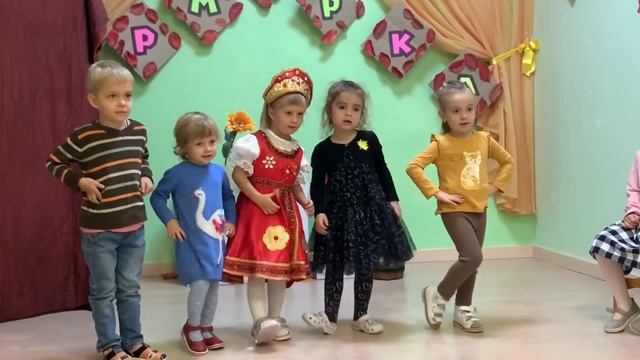 Осенняя ярмарка, Аня и Катя в детском саду смотреть онлайн