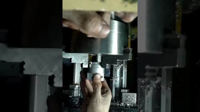 Дюраль. Работа современных резцов со сменными пластинами.