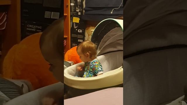 Что делать, если люлька от коляски стала мала? Lifehack смотреть онлайн