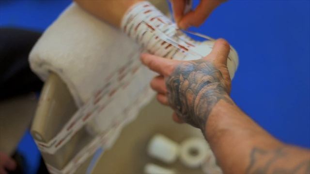 Empire Pro Tape: Boxing hand wrap with Cutman, Jamie Sheldon, and Professional Boxer, Dalton Smith смотреть онлайн