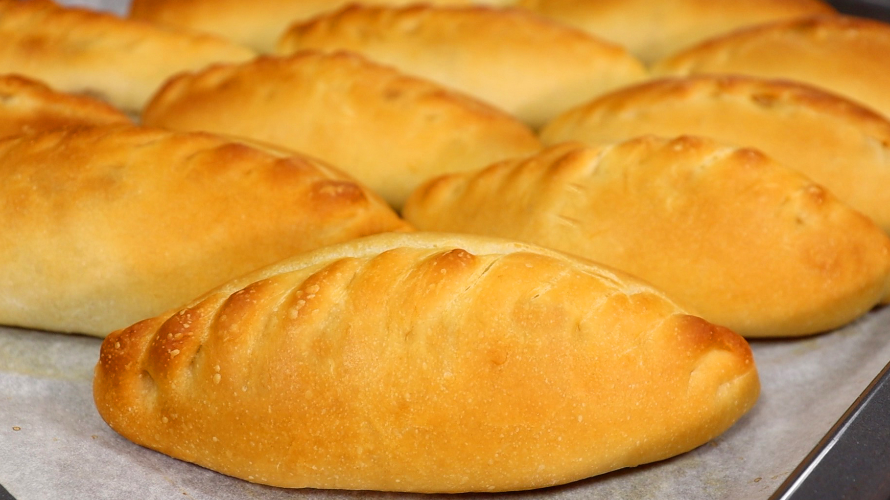 Сладкие ПИРОЖКИ в духовке! Печеные пирожки с яблоками и повидлом! Рецепт теста для постных пирожков! смотреть онлайн