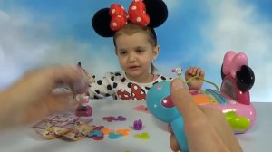 Катя и папа играют в магазин