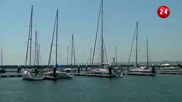 Американская девушка решила переплыть океан на весельной лодке смотреть онлайн