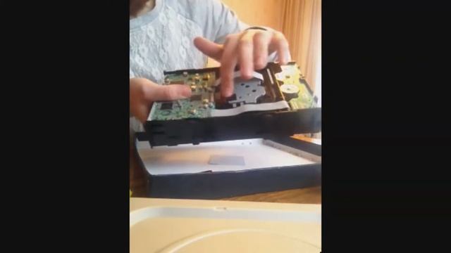 разбираем привод CD-ROM смотреть онлайн