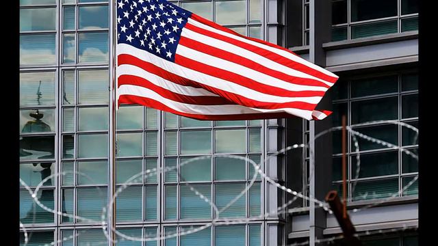 Высланные из США российские дипломаты вернулись домой смотреть онлайн