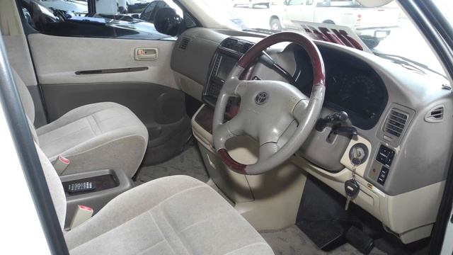 2001 TOYOTA -- GRANVIA -- 3.4 AT 4WD