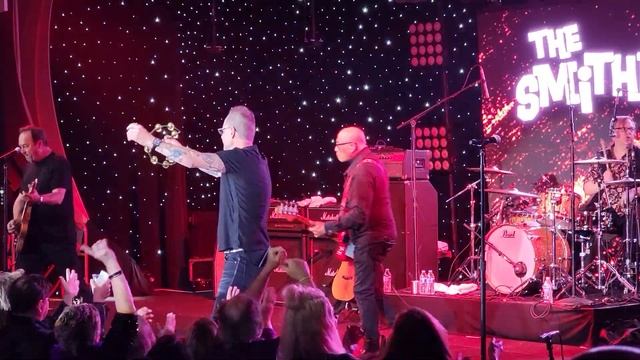 The Smithereens (w guest vocalist Robin Wilson) "Behind a Wall of Sleep" live Mar 5 2023 смотреть онлайн