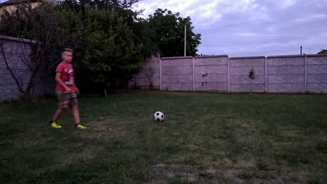 Забить поверху без касания земли l Football Challenge l смотреть онлайн