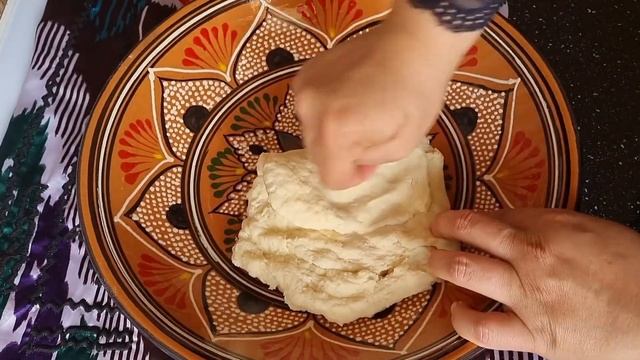 Заворачивать тесто в трубочки и выложить поверх капусты. ЦАРСКАЯ ВКУСНОТА. ОЪЕДЕНИЕ БЕЗ ВОЗНИ. смотреть онлайн