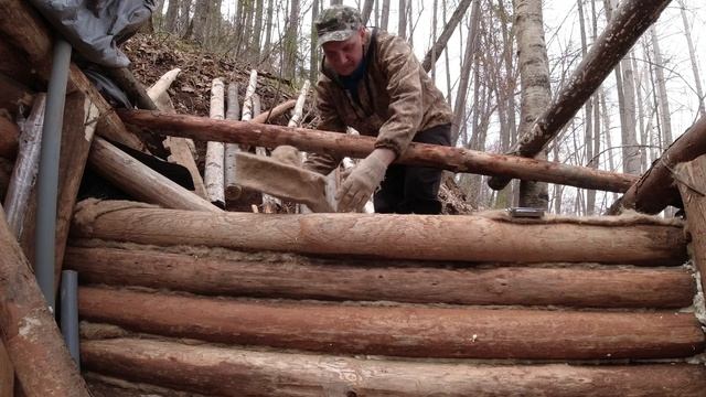 Строительство землянки у реки Кама | Переделываю крышу | Кто-то нашёл мою землянку смотреть онлайн