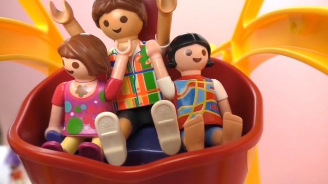 Кристина и Лена катаются на чертовом колесе ярмарка от Playmobil смотреть онлайн