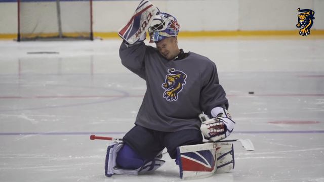 Вратари тренируются отдельно от полевых игроков. Почему? смотреть онлайн