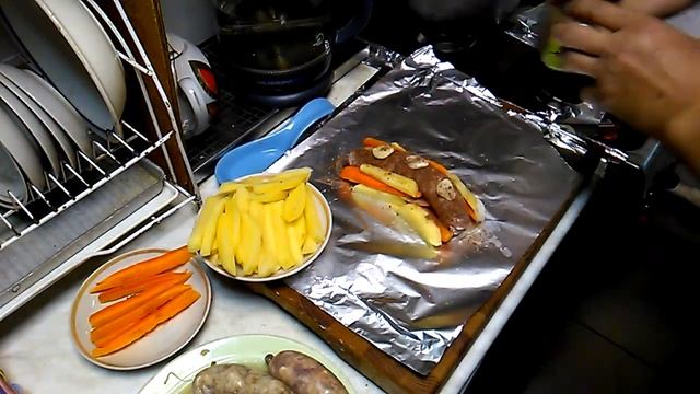 Купаты с овощами,запечёные в фольге на мангале смотреть онлайн