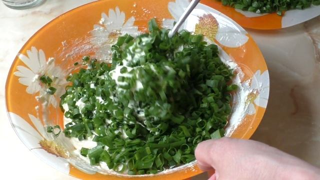 ОЛАДЬИ С ЗЕЛЕНЫМ ЛУКОМ ( ОЛАДУШКИ ) / ЛЕНИВЫЕ ПИРОЖКИ / МЯГКИЕ И ПЫШНЫЕ / смотреть онлайн