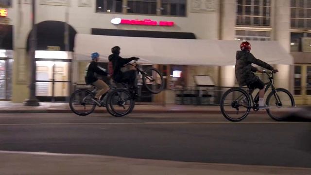 Look Good While Being Seen | GT Life+Style смотреть онлайн