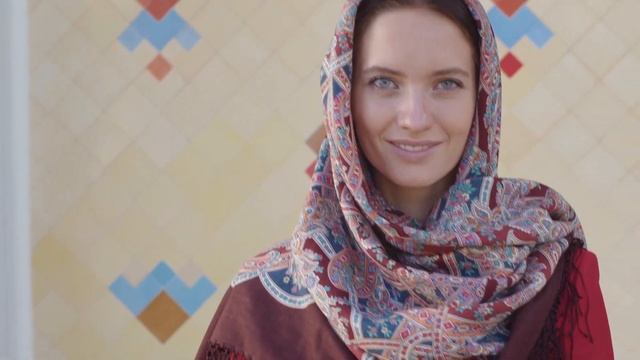 Платок из уплотненной шерстяной ткани с шелковой бахромой "Подмосковье", вид 16, 148х148 см смотреть онлайн