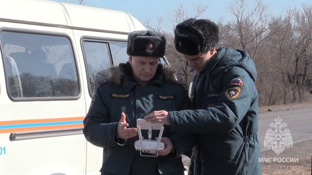 МЧС Хакасии показало работу беспилотника во время степного пожара смотреть онлайн