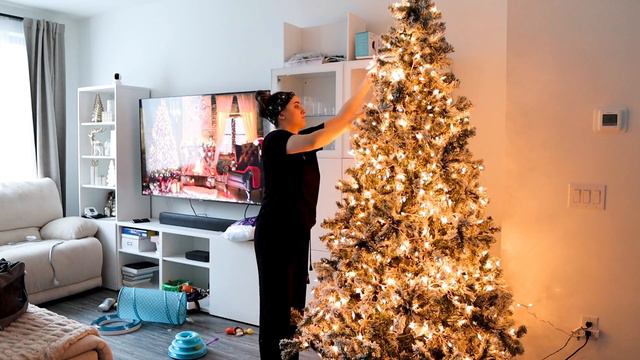 Christmas Decorate With Me 2022 // Cozy Christmas Decorations // White, Gold, And Red Christmas Tre