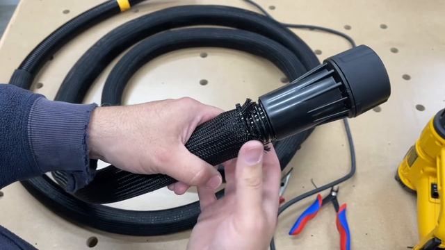 DeWalt dust extractor hose sleeving. A must to prevent those black lines when dragging the hose! смотреть онлайн