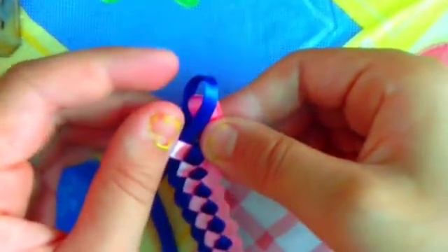 Как плести фенечки дружбы (из атласных лент) TUTORIAL смотреть онлайн