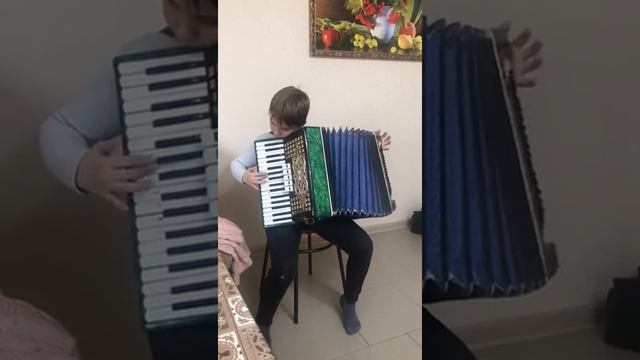Играю "Синенький Платочек" на аккордеоне смотреть онлайн