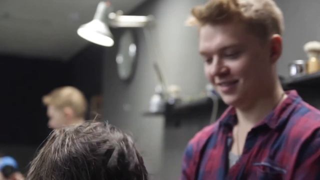 Удлиненная современная мужская стрижка / long man’s haircut смотреть онлайн