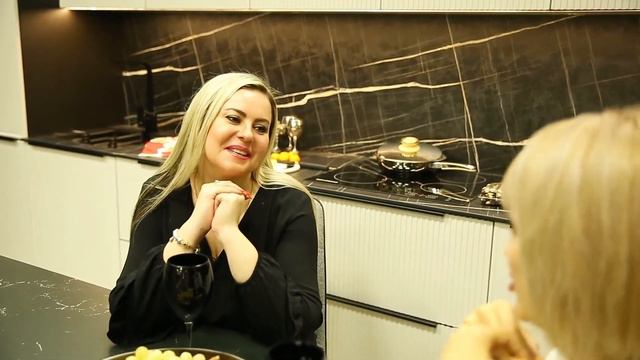 Песня "Танцуй подруга". Автор песни - Анна Епихина. Исполняют - Юлия Мосьпан и Анна Епихина. смотреть онлайн