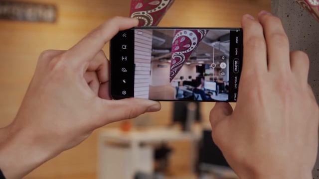 Samsung Galaxy S20 Ultra 5G camera hands-on and unboxing смотреть онлайн