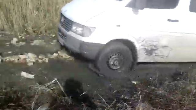 MB sprinter переезжает ручей смотреть онлайн