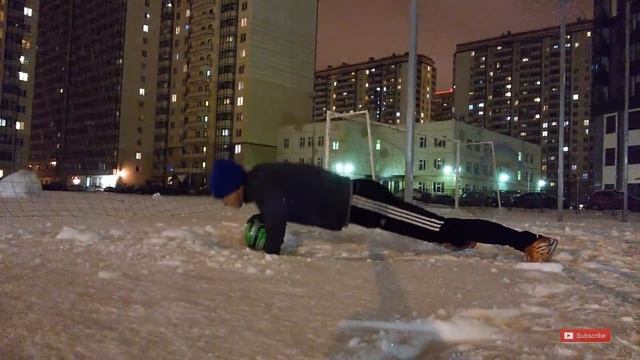 ОТЖИМАНИЯ / ФУТБОЛЬНЫЙ МЯЧ - 3 Основных Вида Отжиманий от Мяча смотреть онлайн