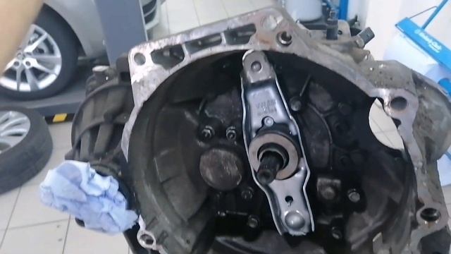 Skoda Superb ll 1.8 МКПП замена комплекта сцепления. смотреть онлайн