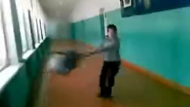Школьное окно разбили смотреть онлайн