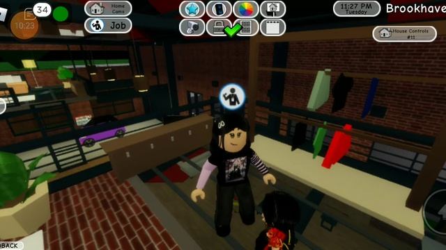 У меня появилась дочь?!#1серия.роблокс Brookhaven. Вика играет смотреть онлайн