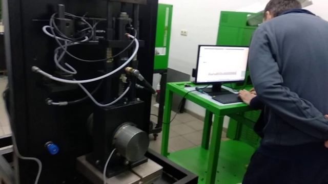 Первое включение стенда в режиме кодирования Делфи E3 насос- форсунок. смотреть онлайн