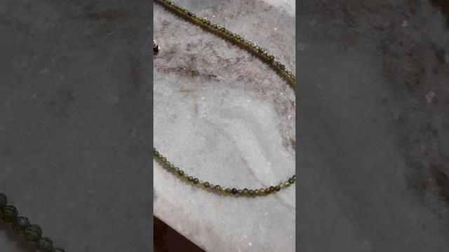 Колье/чокер с сердцем: зеленый циркон. Стоимость - 1500 р. смотреть онлайн