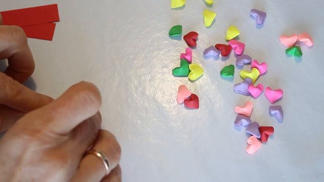 Оригами 3D сердечки своими руками. Como hacer corazoncitos de papel.Origami Paper hearts. смотреть онлайн