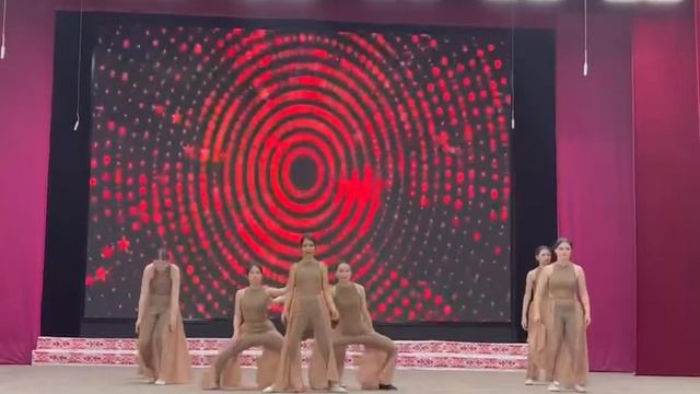 Современный танец руководитель Манукян Виктория смотреть онлайн