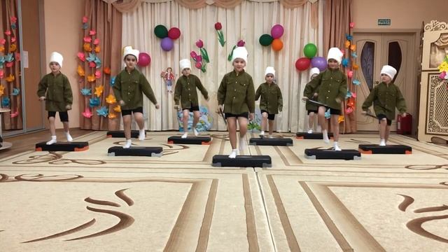 Танец мальчиков на степ-платформе смотреть онлайн