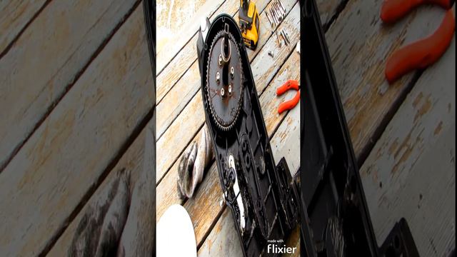 Inside a broken PD смотреть онлайн