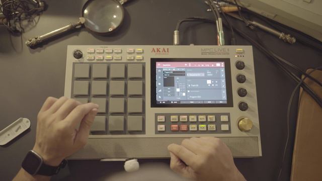 Dusting off the MPC Live 2 || Sampling records смотреть онлайн