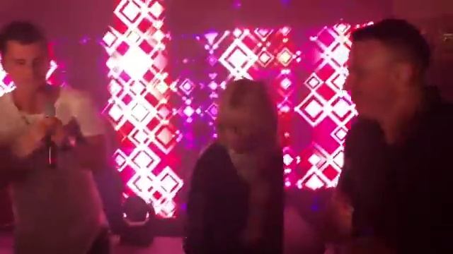 Вера Глаголева устроила зажигательные танцы на свадьбе у дочери смотреть онлайн
