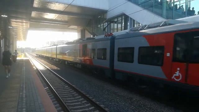 Электропоезд Ласточка на станции Владыкино смотреть онлайн