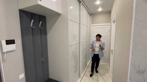 Белый шкаф в прихожую с мягкой вешалкой. Шкафы-купе на заказ в Москве и МО