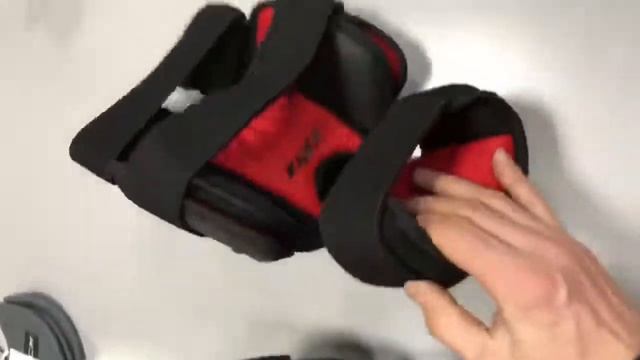 Наколенники вратаря CCM PRO смотреть онлайн