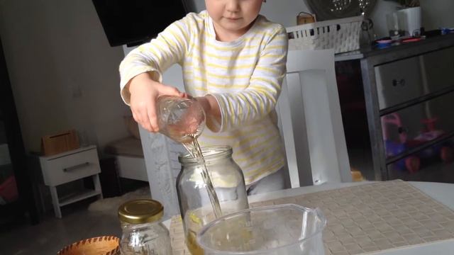 Расстворится или нет? Эксперименты с водой вместе с малышами смотреть онлайн