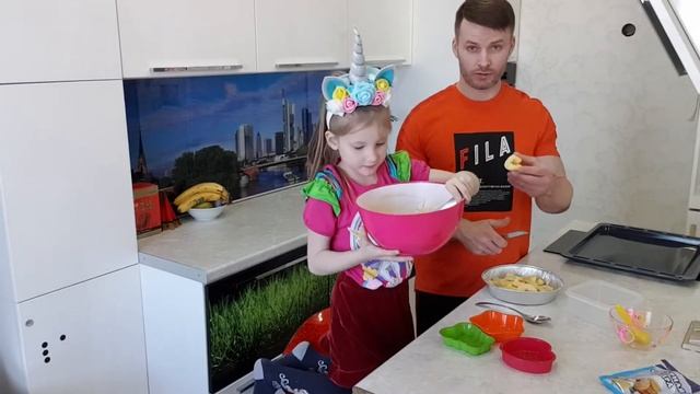 Яблочная шарлотка (яблочный пирог). Шоколадная шарлотка. смотреть онлайн