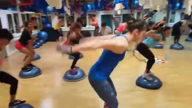 Eveniment Bosu metabolic workout alaturi de Leasu Zsuzsanna смотреть онлайн