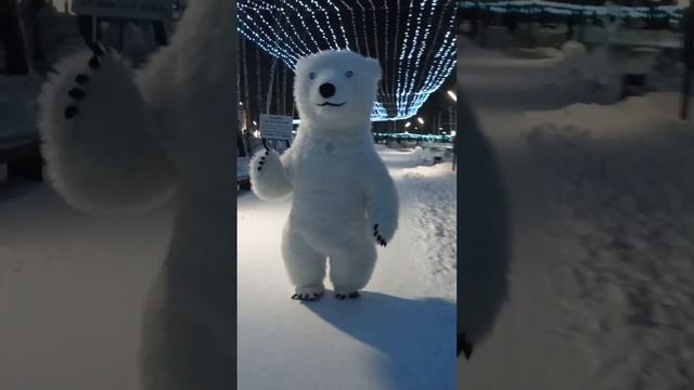 Ростовая кукла - большой белый мишка украсит любой праздник. смотреть онлайн