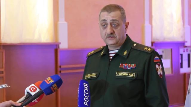Командующий Уральским округом войск национальной гвардии РФ, генерал-лейтенант Игорь Голлоев смотреть онлайн